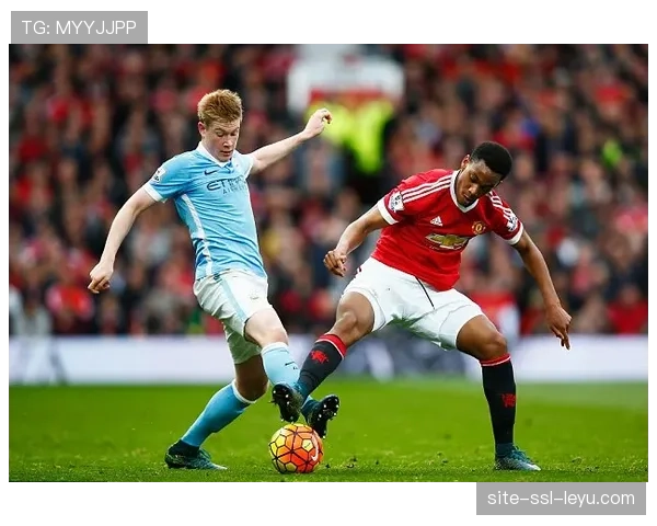 通讯：一场雨战，两次门柱，三次争议判罚——奥萨苏纳与比利亚雷亚尔的平局